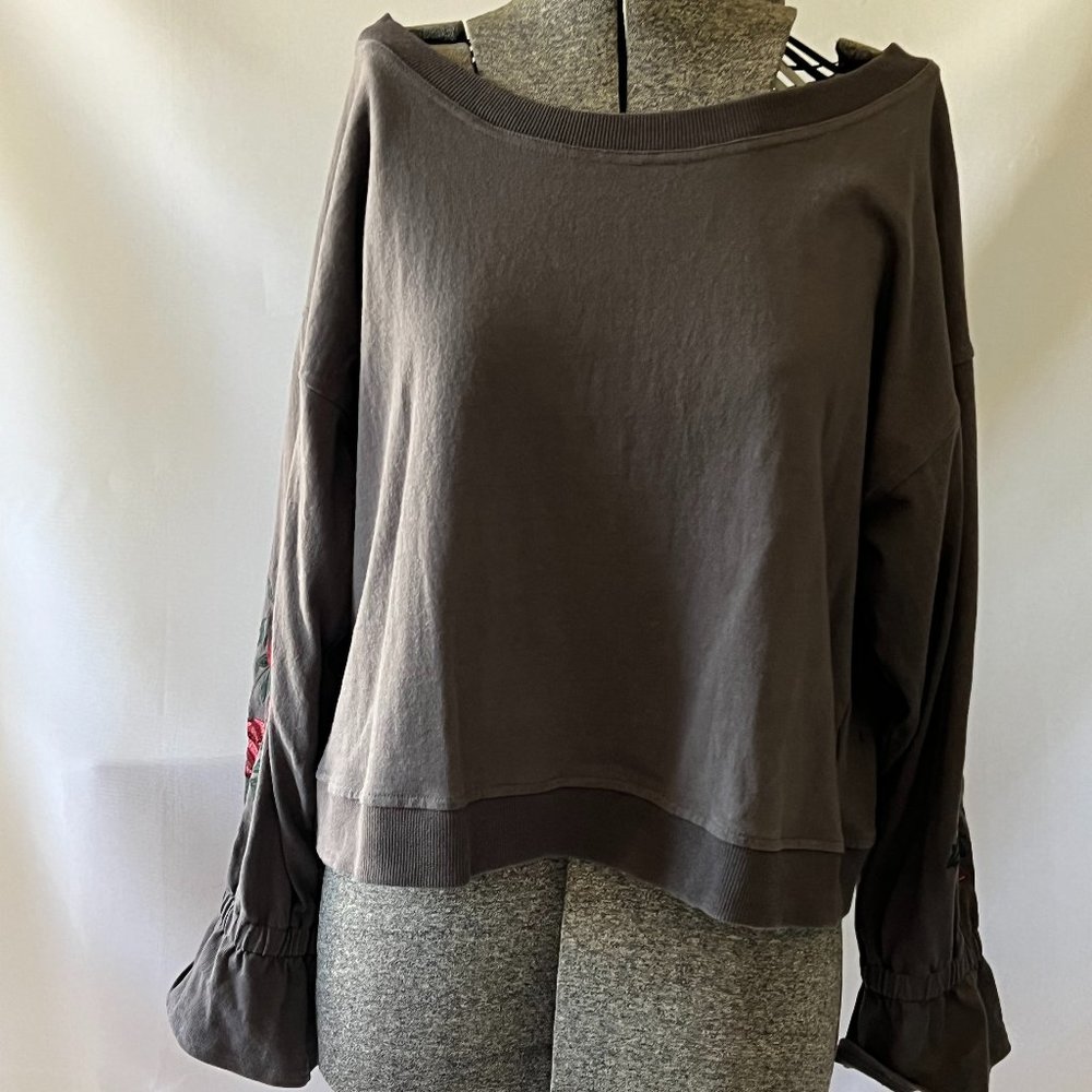 Amazing Lush Sweatshirt with Floral Embroidered Sleeves